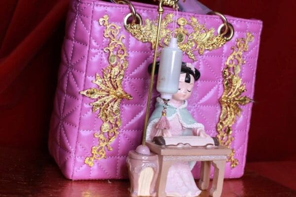 SOLD! 9242 Asian Revival Geisha 3D Effect Boutique Style Embellished Handbag - Image 2