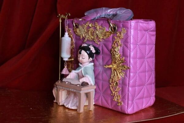 SOLD! 9242 Asian Revival Geisha 3D Effect Boutique Style Embellished Handbag - Image 6
