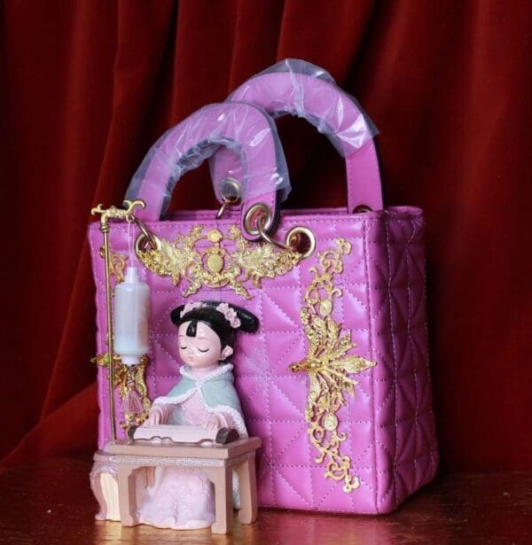 SOLD! 9242 Asian Revival Geisha 3D Effect Boutique Style Embellished Handbag - Image 9
