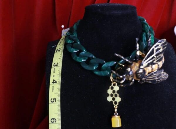 SOLD! 9265 Huge Bee Chained Green Choker - Image 6