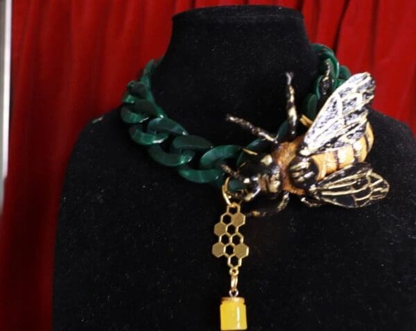 SOLD! 9265 Huge Bee Chained Green Choker - Image 7