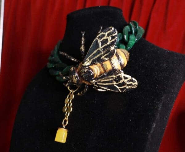 SOLD! 9265 Huge Bee Chained Green Choker - Image 5