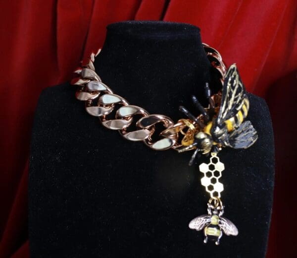 SOLD~ 9266 Huge Bee Chained Gold Choker - Image 2