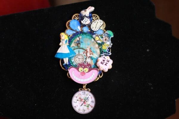 SOLD! 9304 Alice In Wonderland Cameo Brooch