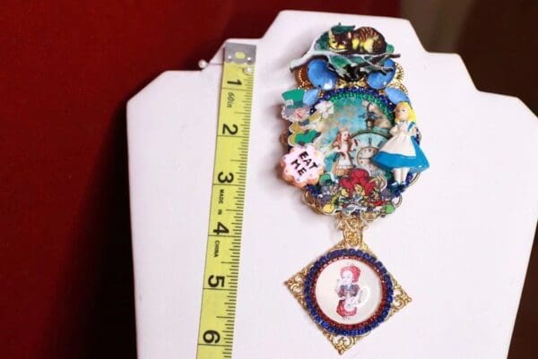 SOLD! 9305 Alice In Wonderland Cameo Brooch - Image 6