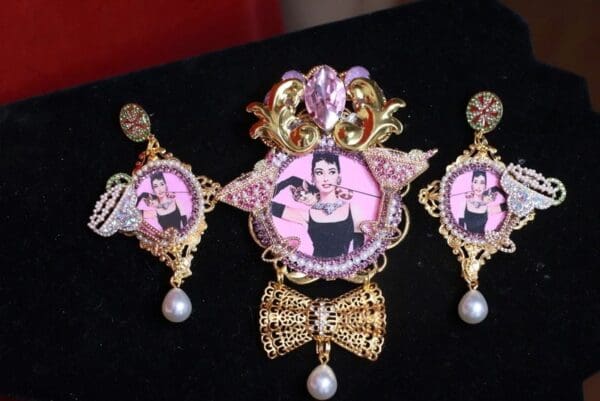 SOLD! 9306 Set Of Audrey Hepburn Champagne Massive Pin Brooch+ Earrings
