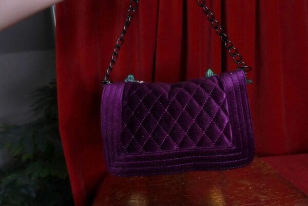 SOLD! 9322 Baroque Velvet Vacation Parrot Hydrangea Embellished Handbag - Image 8