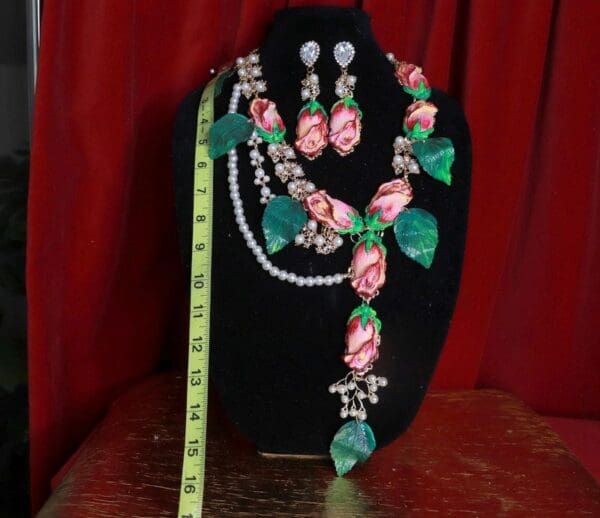SOLD! 9325 Set Of Roses Flower Cabochon Pearl Necklace+ Earrings - Image 7