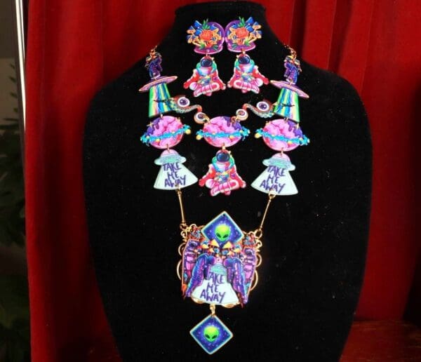 SOLD! 9354 Cartoonish Set Of Take Me Away Aliant Necklace+ Earrings