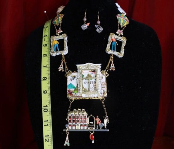 SOLD! 9355 Cartoonish Set Of Paris Lovers Windows Necklace+ Earrings - Image 7