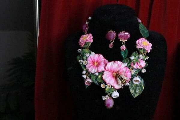SOLD! 9371 Set Of 3D Effect Hand Painted Village Flowers Hibiscus Bee Massive Genuine Agates Statement Necklace+ Earrings