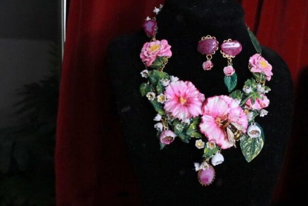 SOLD! 9371 Set Of 3D Effect Hand Painted Village Flowers Hibiscus Bee Massive Genuine Agates Statement Necklace+ Earrings - Image 3
