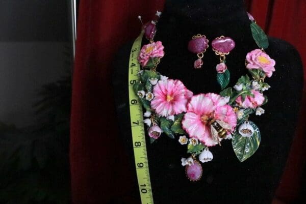 SOLD! 9371 Set Of 3D Effect Hand Painted Village Flowers Hibiscus Bee Massive Genuine Agates Statement Necklace+ Earrings - Image 4