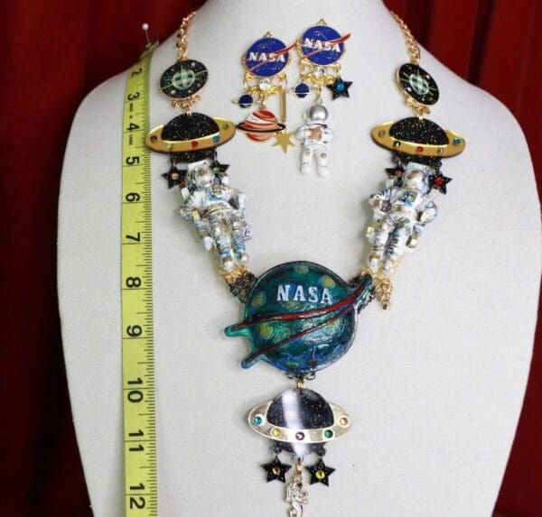 SOLD! 9381 Set Of Celestial NASA Astronauts Iridescent Necklace+ Earrings - Image 6