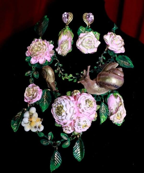 SOLD! 9385 Set Of Art Jewelry Vivid Roses Snails Necklace+ Earrings - Image 2