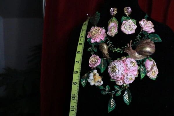 SOLD! 9385 Set Of Art Jewelry Vivid Roses Snails Necklace+ Earrings - Image 4