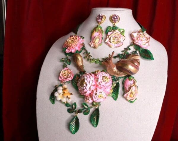 SOLD! 9385 Set Of Art Jewelry Vivid Roses Snails Necklace+ Earrings - Image 6
