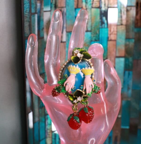 76 Genuine Agate Victorian Hands Strawberry Cocktail Ring