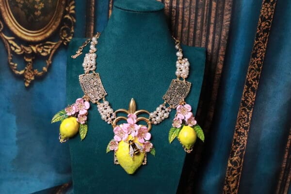 108 Sicilian 3 Large Lemons Bee Statement Necklace