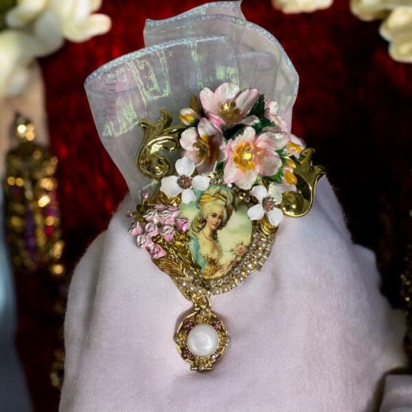 124 Marie Antoinette Stunning Floral Brooch
