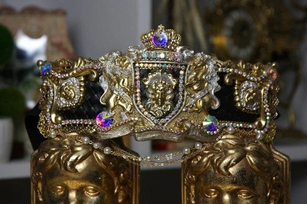 A crown that is sitting on top of some gold.