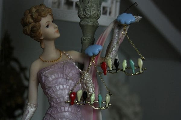 A statue of a woman holding a bunch of birds.