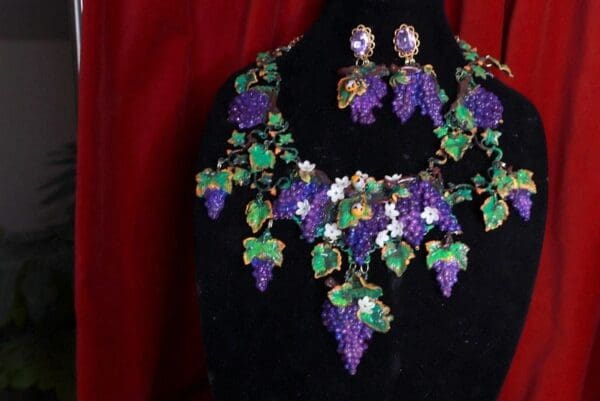 SOLD! 9413 Set Of Baroque 3D Effect Vivid Grapes Statement Necklace+ Earrings - Image 3