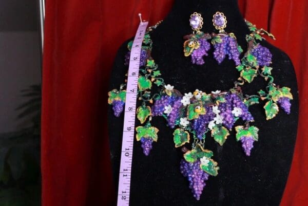 SOLD! 9413 Set Of Baroque 3D Effect Vivid Grapes Statement Necklace+ Earrings - Image 5