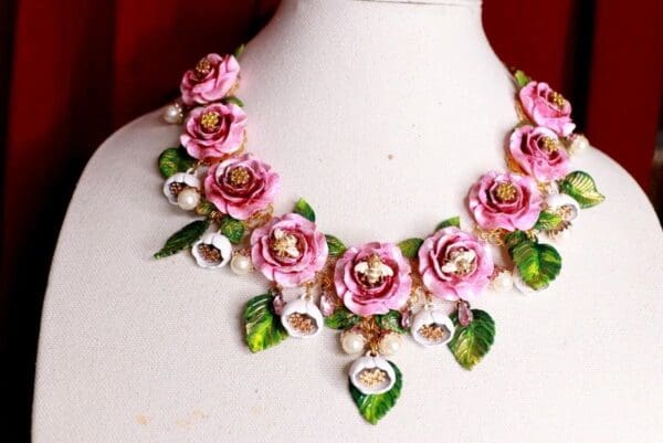 SOLD! 9427 Baroque Vivid Bee Roses Massive Necklace - Image 5