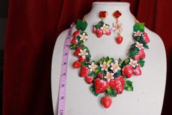 SOLD! 9458 Set Of Art Nouveau Vivid Hand Painted Strawberry Massive Necklace+ Earrings - Image 4