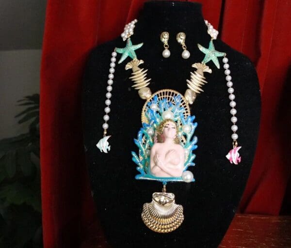 SOLD! 9471 Set Of Nautical 3D Mermaid Pearl Necklace+ Earrings - Image 5