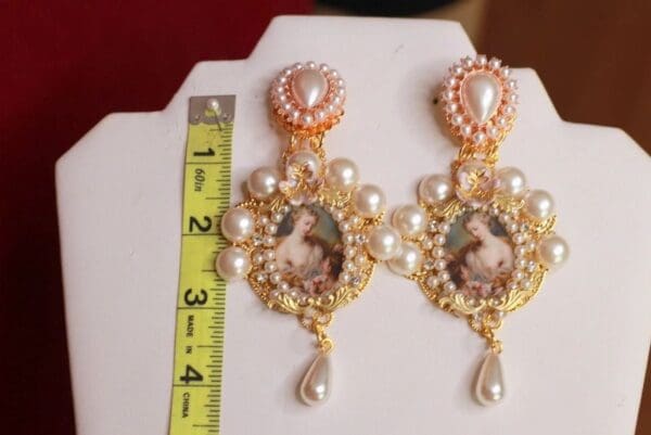 SOLD! 9473 Victorian Cameo Pearl Earrings Studs - Image 4