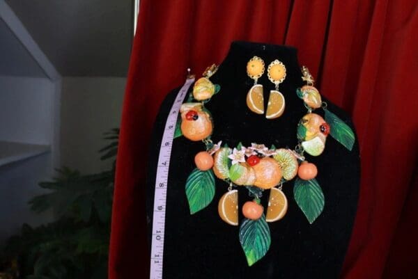 SOLD!9482 Set Of Baroque 3D Effect Orange Fruit Statement Necklace+ Earrings - Image 9