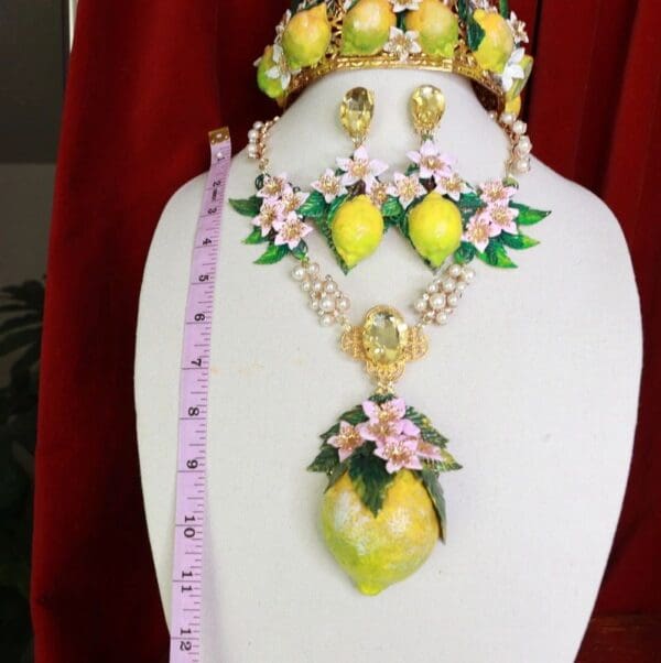 SOLD! 9485 Baroque 3D Effect One Large Lemon Fruit Statement Necklace - Image 7