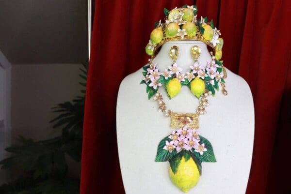 SOLD! 9486 Baroque 3D Effect One Large Lemon Fruit Statement Necklace - Image 3