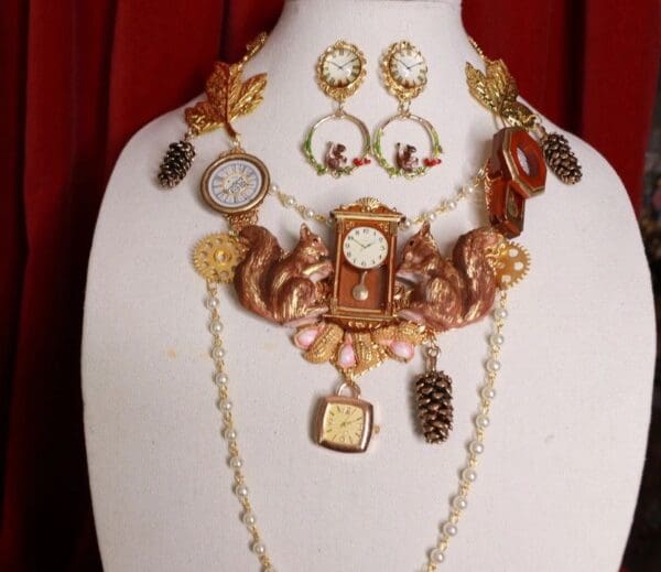 SOLD! 9489 Set Of Art Jewelry 3D Effect Squirrel Clock Oak Necklace+ Earrings - Image 5