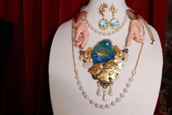 SOLD! 9492 Set Of Nautical Genuine agate Hands Necklace+ Earrings - Image 2