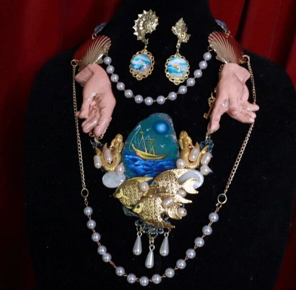 SOLD! 9492 Set Of Nautical Genuine agate Hands Necklace+ Earrings