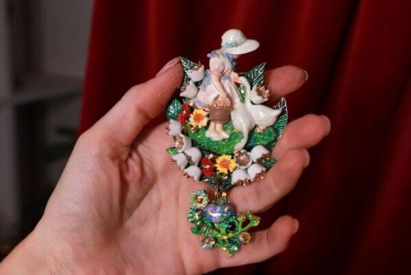 SOLD! 9512 Brooch Girl Ducks Vintage Style Unique - Image 2