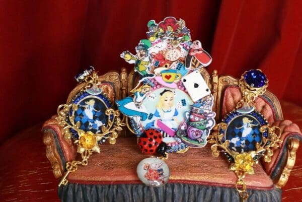 SOLD! 9518 Alice In Wonderland Massive Brooch Pin - Image 2