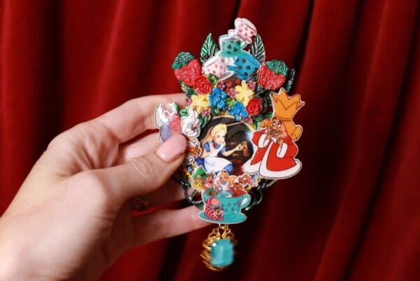 SOLD! 9522 Alice In Wonderland Massive Brooch Pin - Image 3