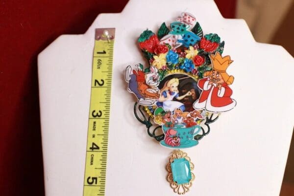 SOLD! 9522 Alice In Wonderland Massive Brooch Pin - Image 4