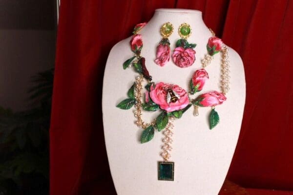 SOLD! 9539 Set Of Art Nouveau Vivid Roses Bee Hand Painted Necklace+ Earrings - Image 4