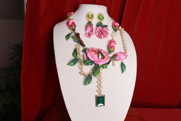 SOLD! 9539 Set Of Art Nouveau Vivid Roses Bee Hand Painted Necklace+ Earrings - Image 7