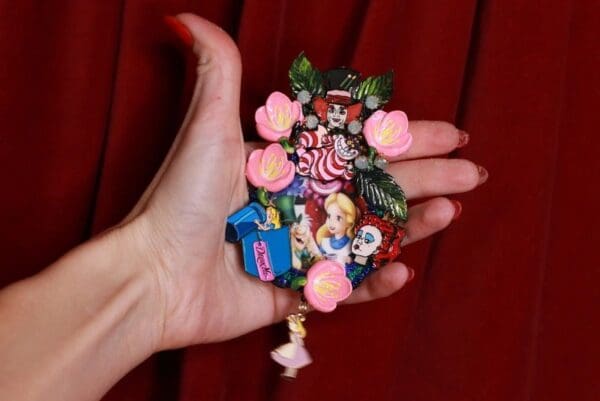SOLD! 9551 Alice In Wonderland Massive Brooch Pin - Image 3