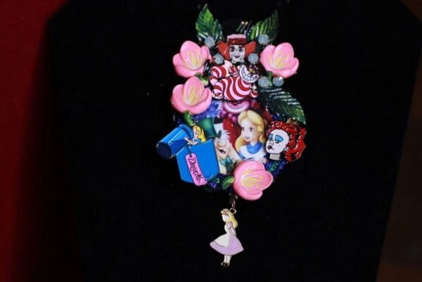 SOLD! 9551 Alice In Wonderland Massive Brooch Pin - Image 6