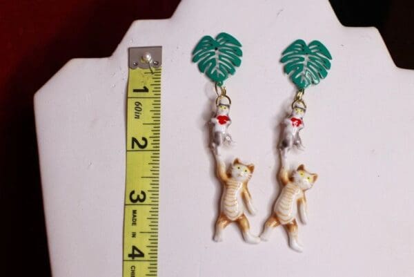 SOLD! 9557 Adorable Cats Hanging Enamel Earrings - Image 6