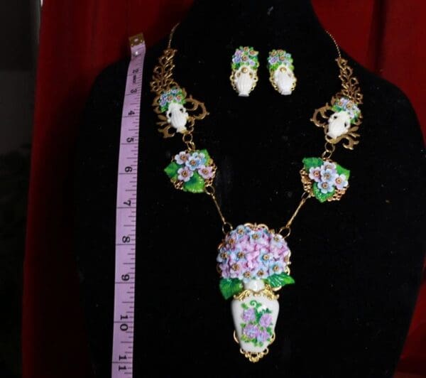 SOLD! 9598 Set Of Sicilian Hydrangea Pod Necklace+ Earrings - Image 6