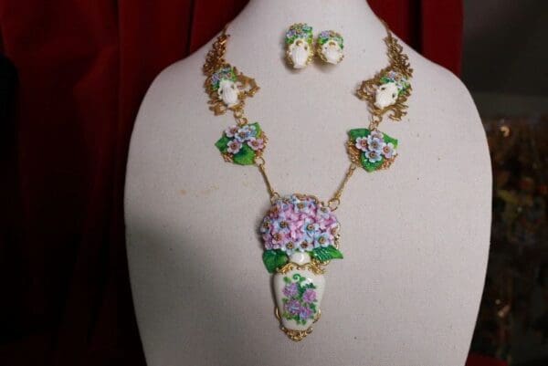 SOLD! 9598 Set Of Sicilian Hydrangea Pod Necklace+ Earrings - Image 4