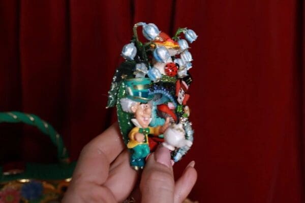 SOLD! 9602 Cat Alice In Wonderland Massive Brooch Pin - Image 3